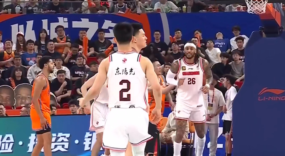 中国男篮内, 广东队摆出