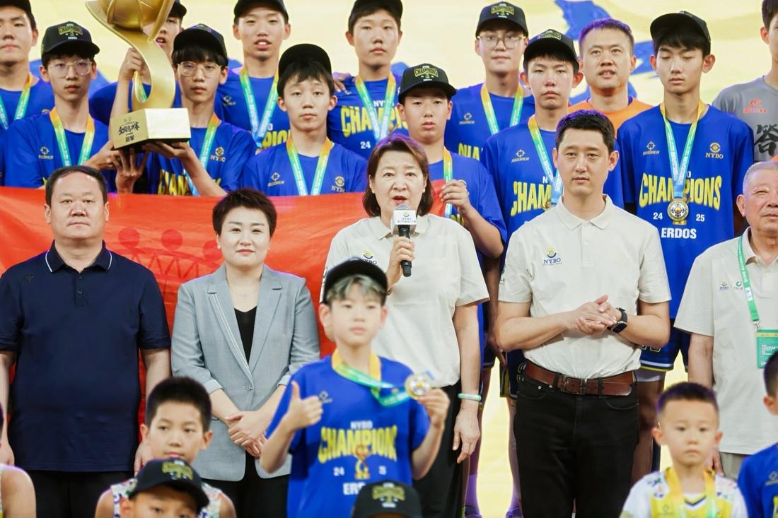 坚守, 教练员定制, 这一实践积