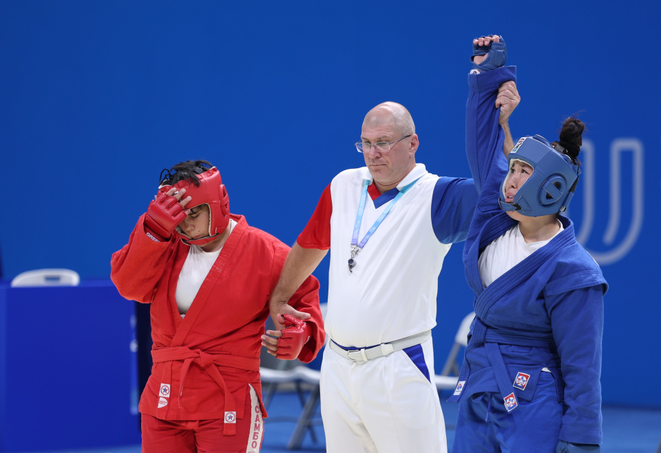 迪洛娃, 赛中, zL 迪洛娃, 赛中, zL