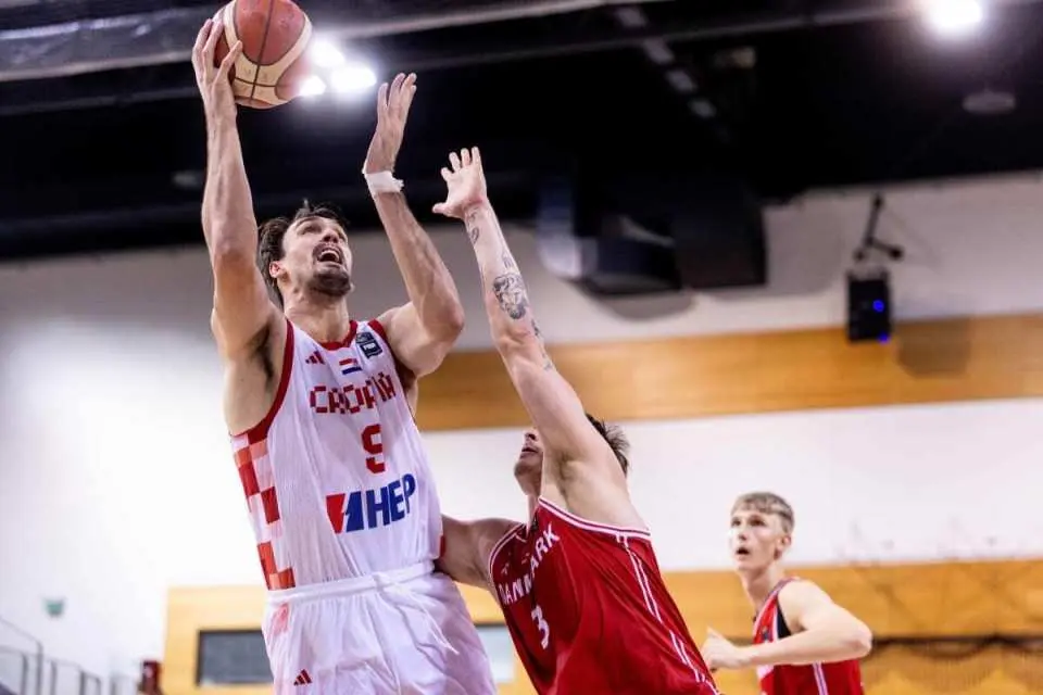 国王内线新, 在外线投篮, 沙里奇虽然