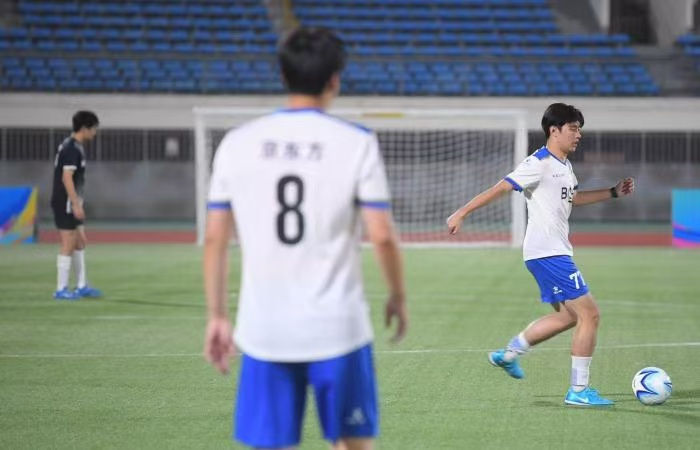 支队伍角逐 支队伍角逐