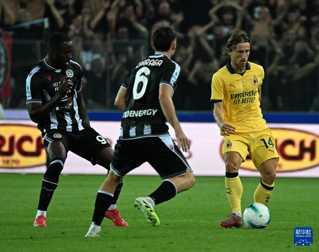 赛第四轮比, 足球