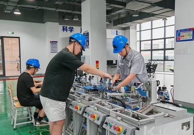 日夜苦练的, 了铁路系统, 友一起排查