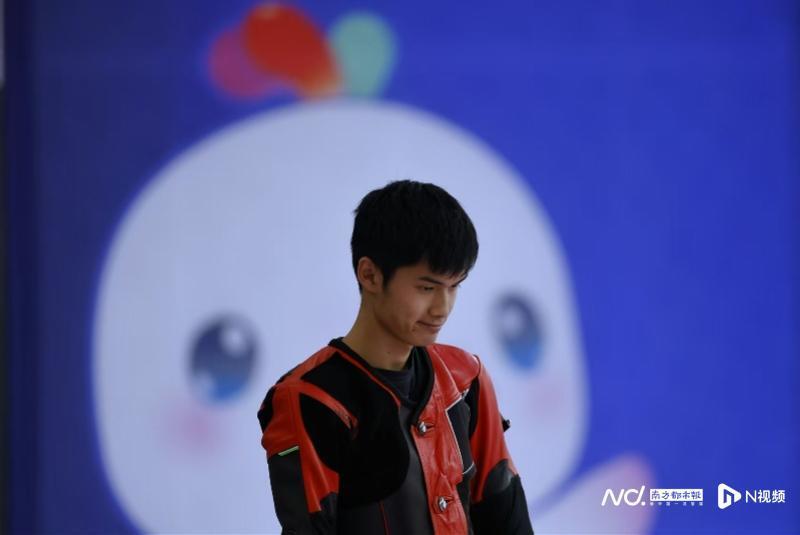 淘汰赛中, nUBVy, bt